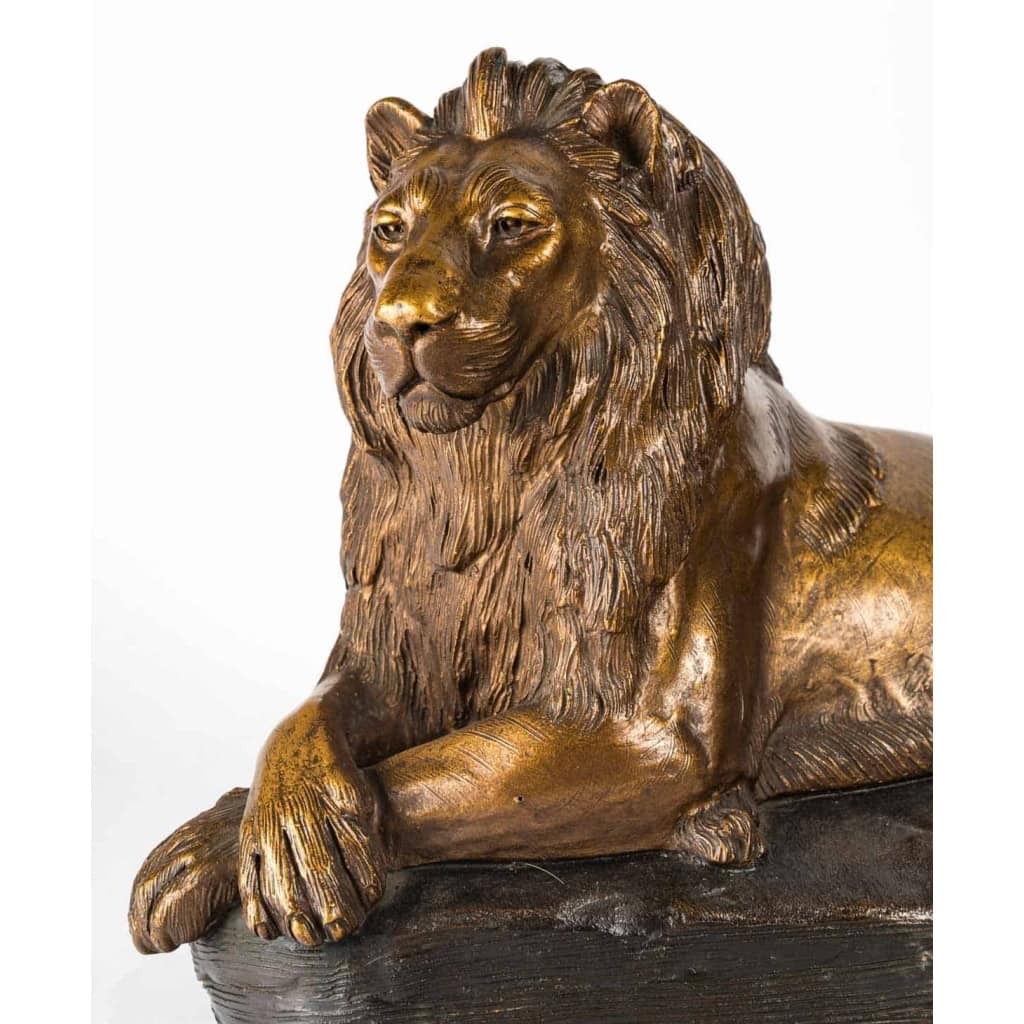 Lion couché en terre cuite, XIXème | Biron Lion couché en terre cuite, XIXème