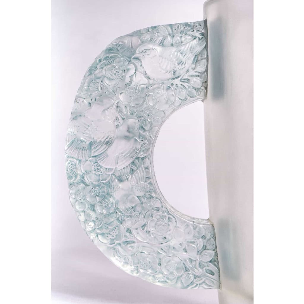 Vase "Pétrarque" verre blanc patiné bleu de René LALIQUE