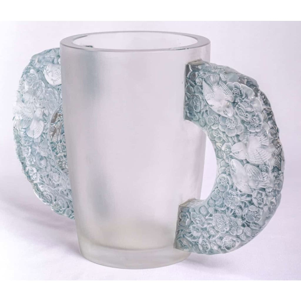 Vase "Pétrarque" verre blanc patiné bleu de René LALIQUE