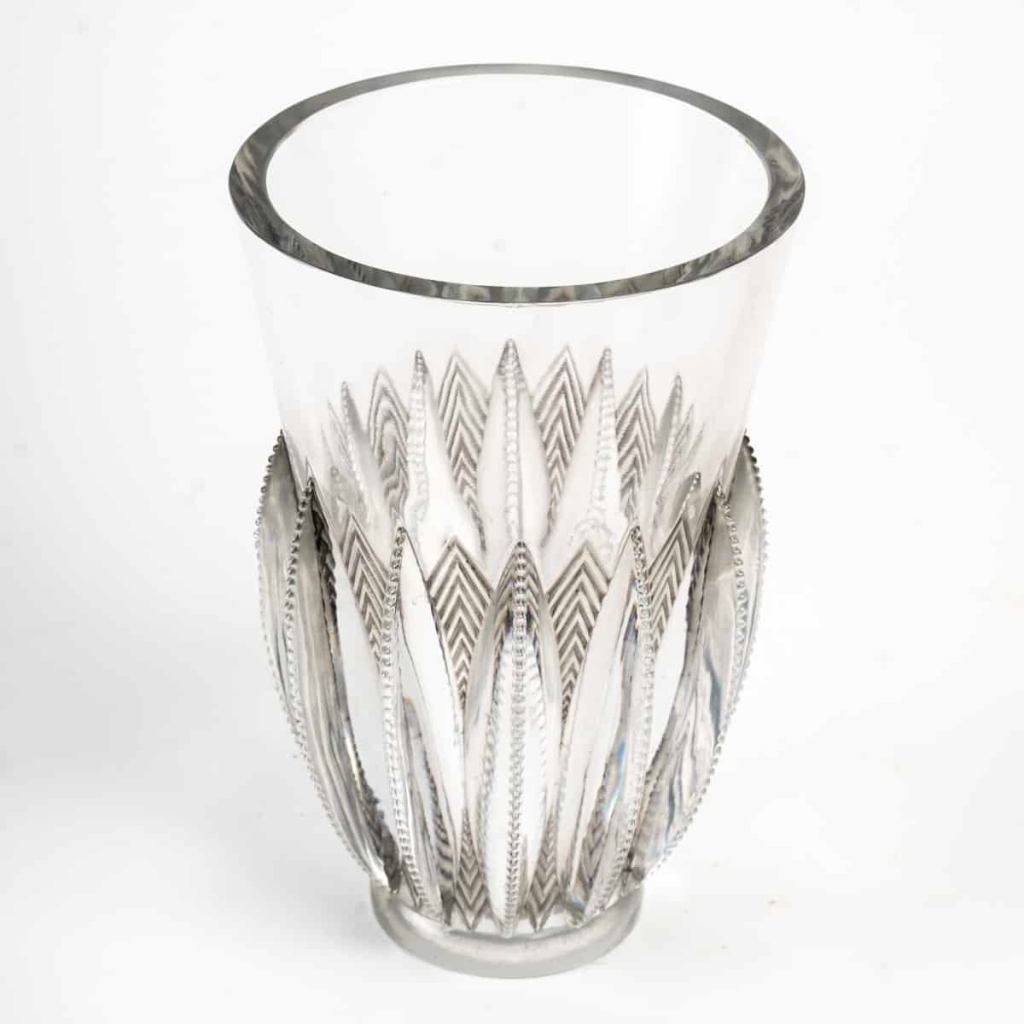Vase « Gérardmer » verre blanc patiné gris de René LALIQUE | Biron Vase "Gérardmer" verre blanc patiné gris de René LALIQUE