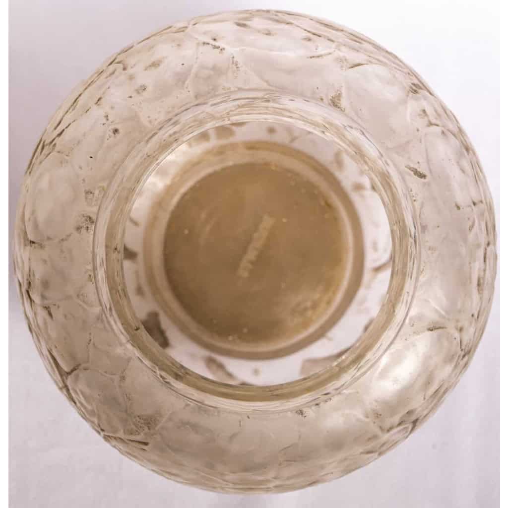 Vase « Monnaie du Pape » verre blanc patiné gris de René LALIQUE | Biron Vase "Monnaie du Pape" verre blanc patiné gris de René LALIQUE