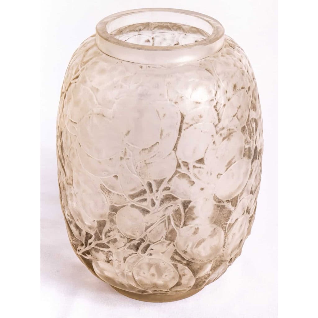 Vase « Monnaie du Pape » verre blanc patiné gris de René LALIQUE | Biron Vase "Monnaie du Pape" verre blanc patiné gris de René LALIQUE