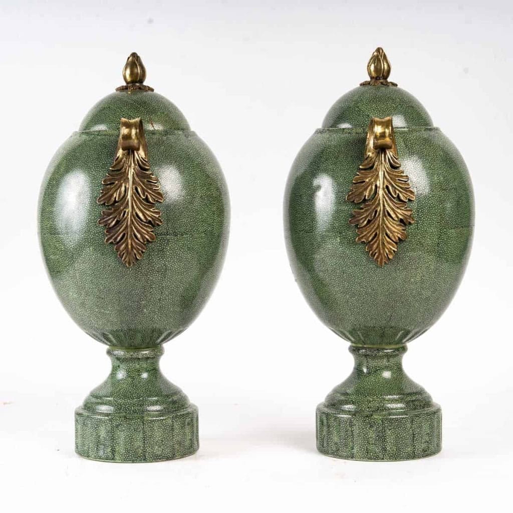 Paire de vases à décors Galuchat, 1940 | Biron Paire de vases à décors Galuchat, 1940