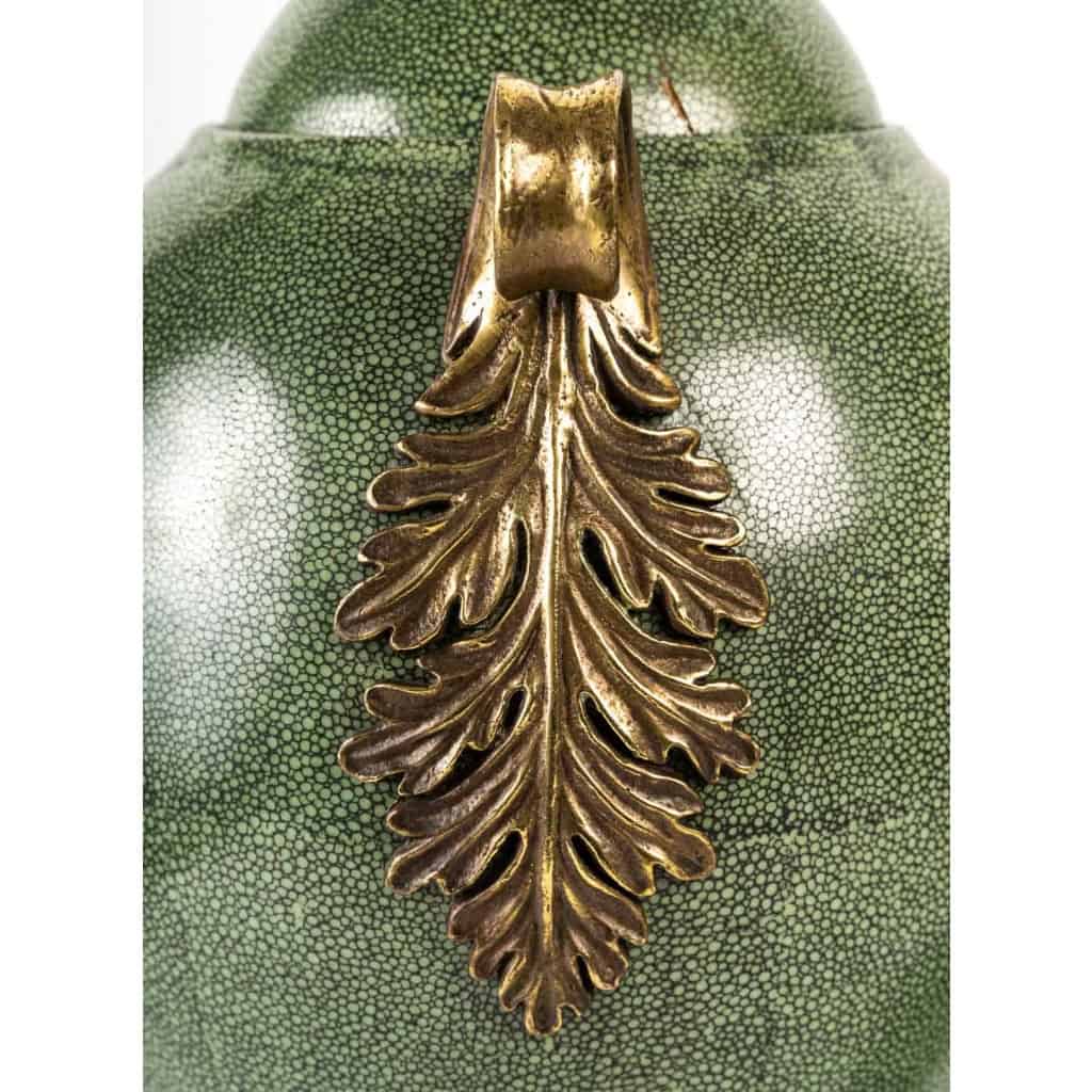 Paire de vases à décors Galuchat, 1940 | Biron Paire de vases à décors Galuchat, 1940