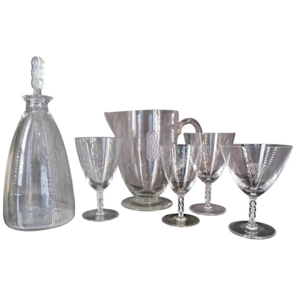 Lalique France, Suite de verres « Guebwiller » 37 Pieces, 1 broc, 1 Carafe | Biron |||