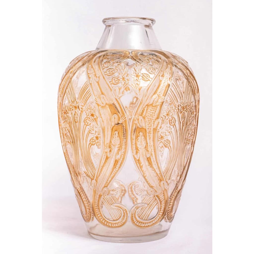 Vase « Lézards et Bluets » verre blanc patiné sépia de René LALIQUE | Biron Vase "Lézards et Bluets" verre blanc patiné sépia de René LALIQUE