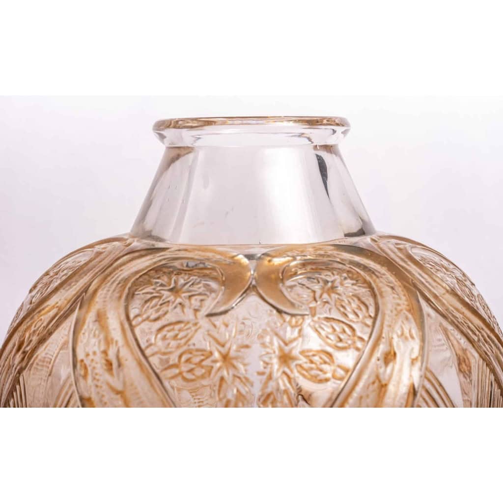 Vase « Lézards et Bluets » verre blanc patiné sépia de René LALIQUE | Biron Vase "Lézards et Bluets" verre blanc patiné sépia de René LALIQUE