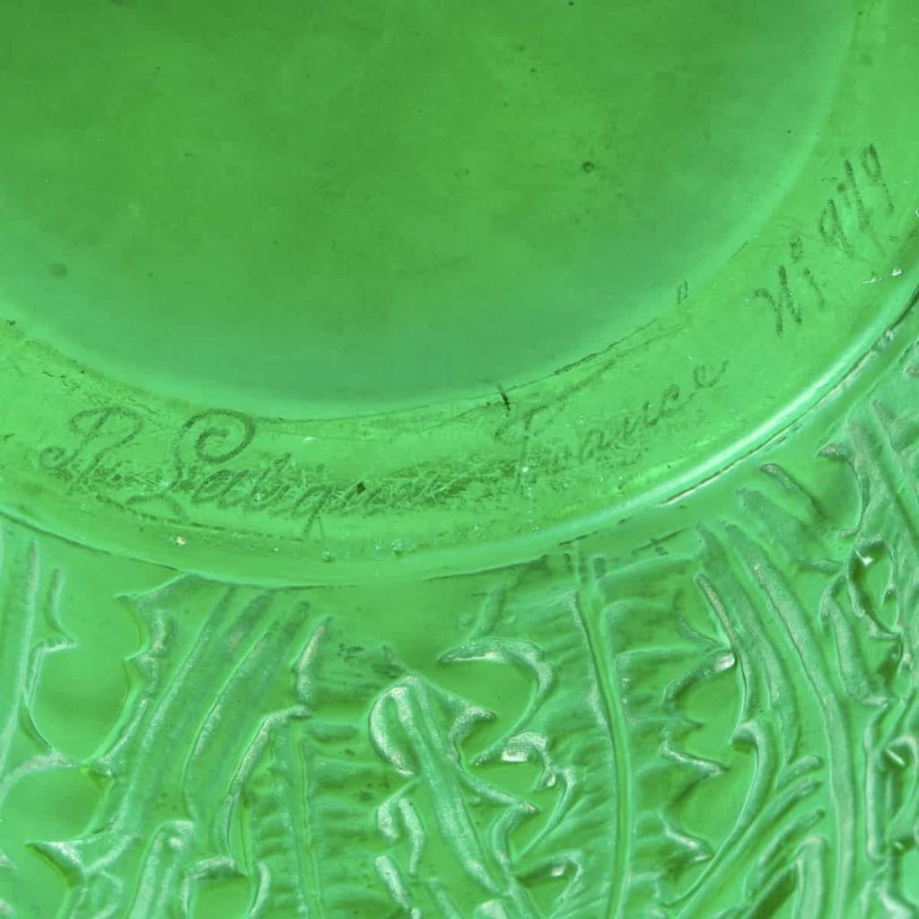 Vase « Domrémy » verre vert émeraude patiné blanc de René LALIQUE 8