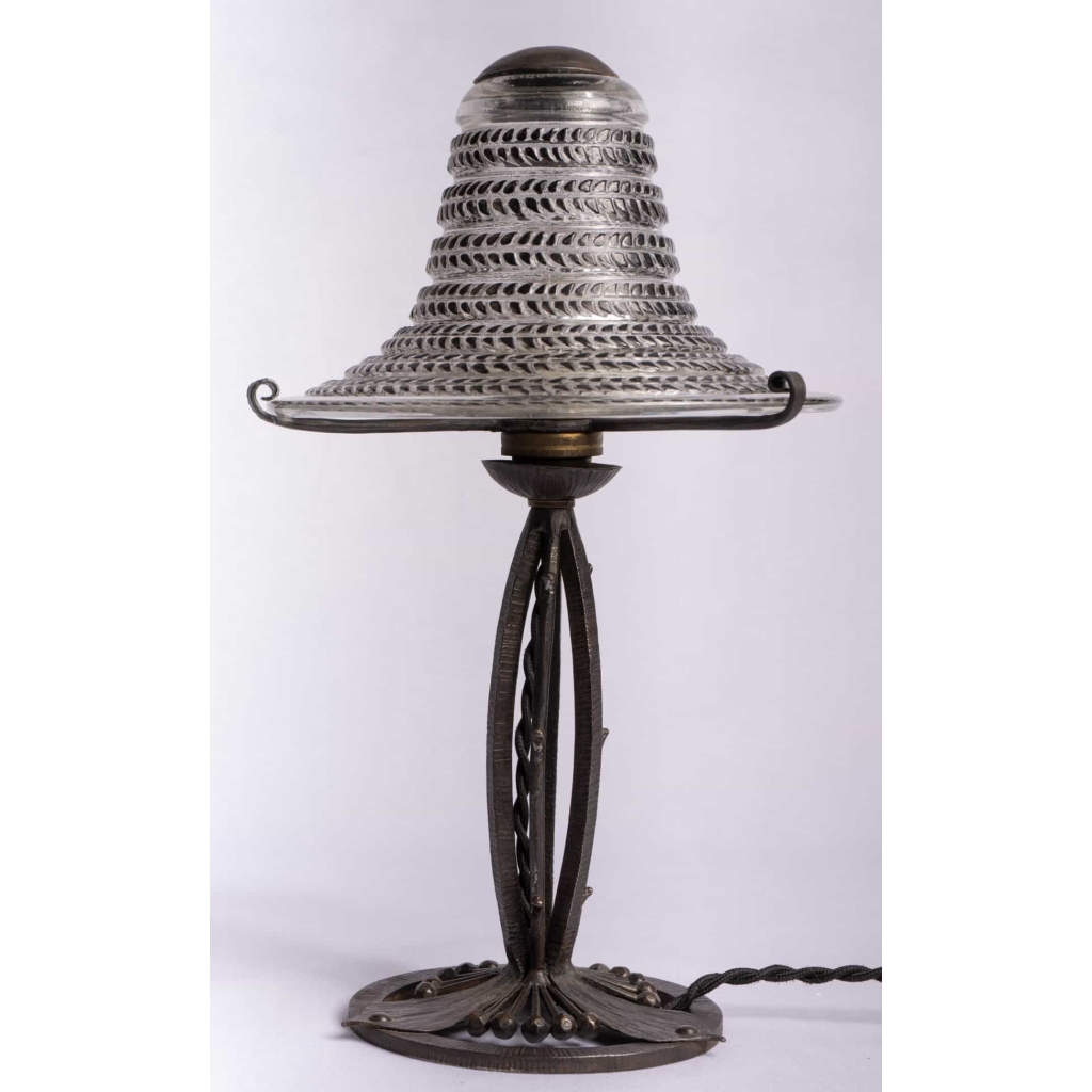 Lampe « Cytise » verre blanc émaillé noir d’origine base fer forgé de René LALIQUE | Biron |||||||||