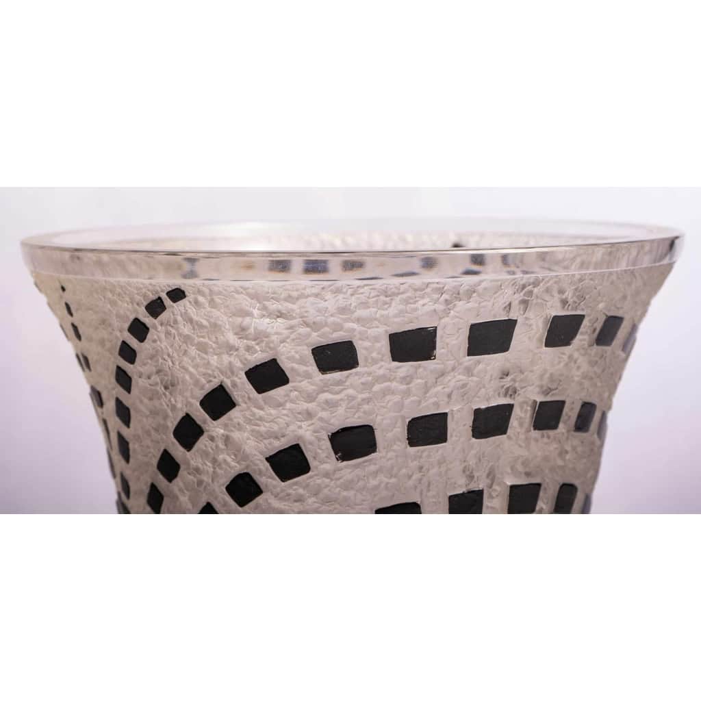 Vase « Damier » verre blanc émaillé noir d’origine de René LALIQUE | Biron Vase "Damier" verre blanc émaillé noir d'origine de René LALIQUE