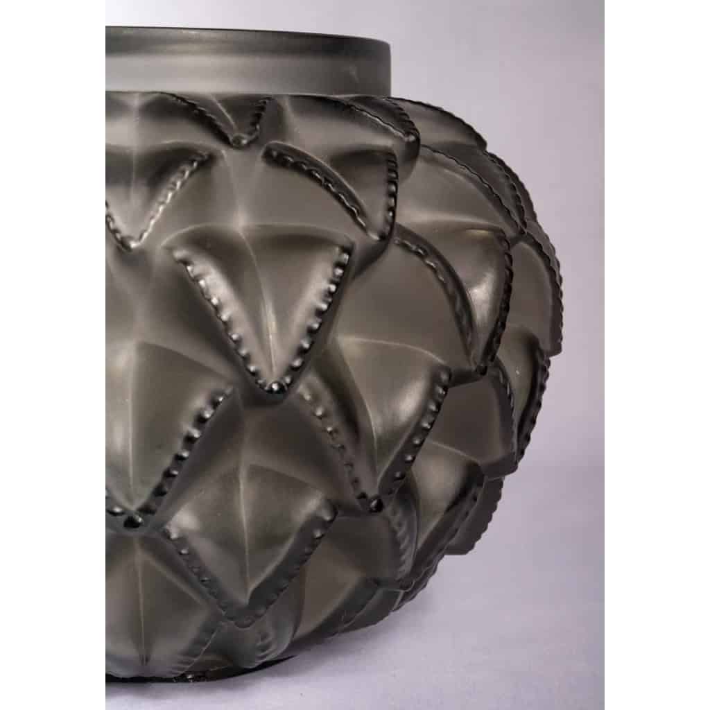 Vase "Languedoc" verre gris de René LALIQUE
