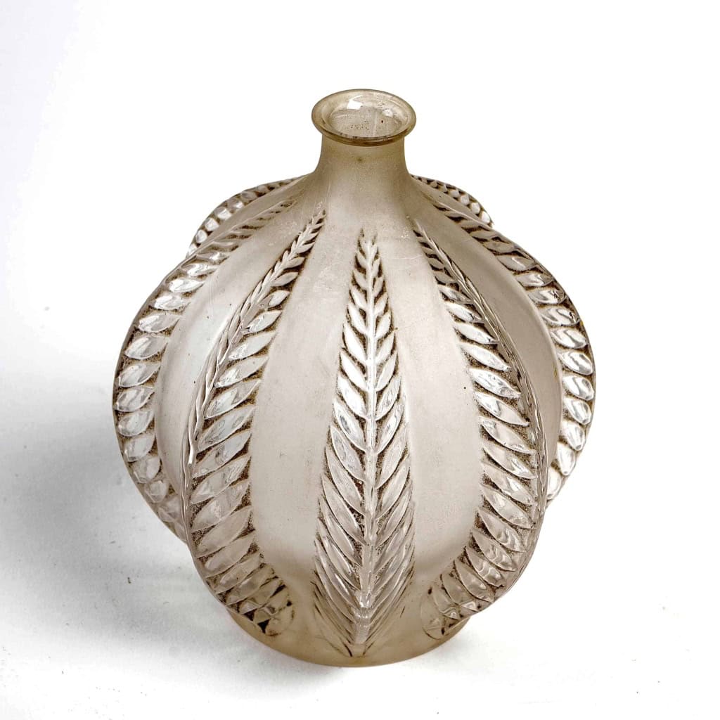 Vase « Malines » verre blanc patiné gris de René LALIQUE | Biron Vase "Malines" verre blanc patiné gris de René LALIQUE