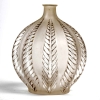 Vase « Malines » verre blanc patiné gris de René LALIQUE | Biron Vase "Malines" verre blanc patiné gris de René LALIQUE