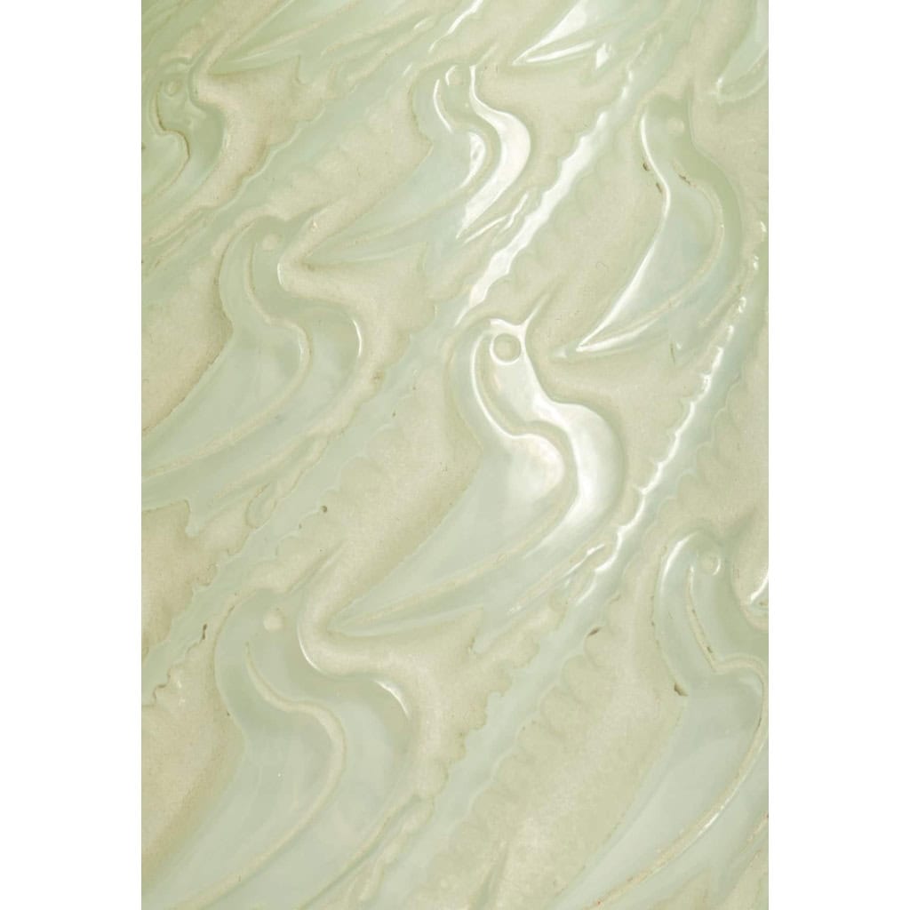 Vase « Canard » verre vert peppermint émaillé beige d’origine de René LALIQUE | Biron Vase "Canard" verre vert peppermint émaillé beige d'origine de René LALIQUE