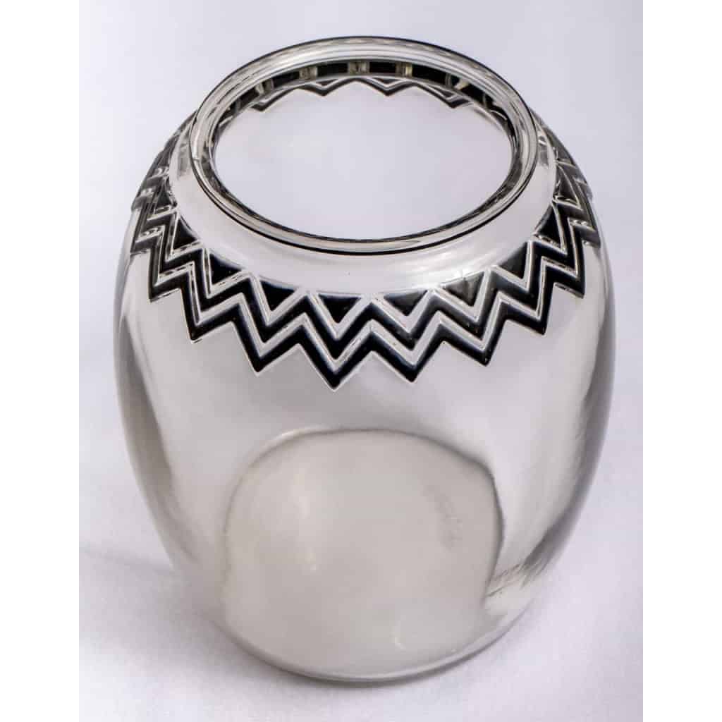 Vase « Koudour » verre blanc émaillé noir d’origine de René LALIQUE | Biron Vase "Koudour" verre blanc émaillé noir d'origine de René LALIQUE