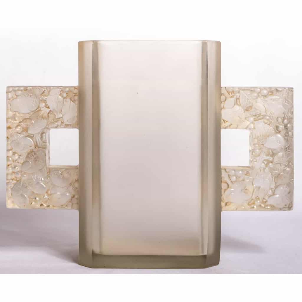 Vase « Margaret » verre blanc patiné sépia de René LALIQUE | Biron |||||||