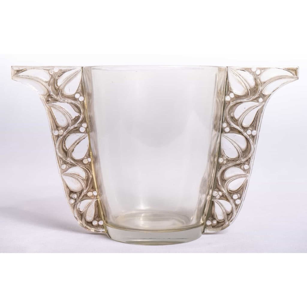 Vase « Honfleur » verre blanc patiné gris de René LALIQUE | Biron |||||||