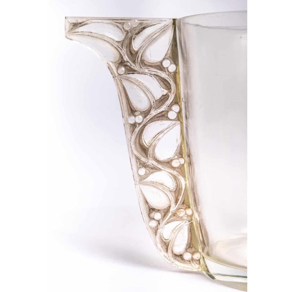Vase « Honfleur » verre blanc patiné gris de René LALIQUE | Biron Vase "Honfleur" verre blanc patiné gris de René LALIQUE