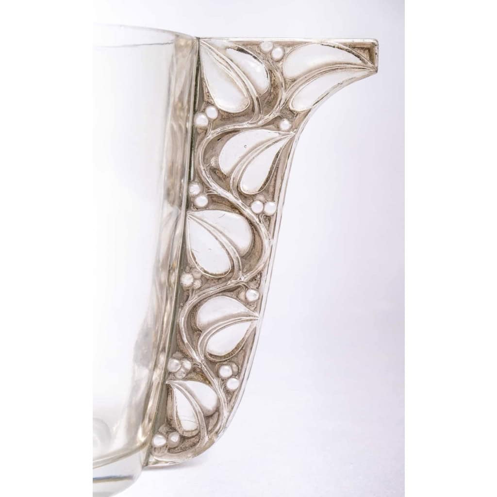 Vase « Honfleur » verre blanc patiné gris de René LALIQUE | Biron Vase "Honfleur" verre blanc patiné gris de René LALIQUE