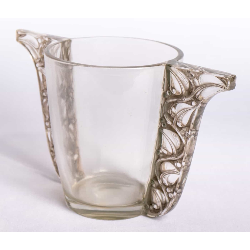 Vase « Honfleur » verre blanc patiné gris de René LALIQUE | Biron Vase "Honfleur" verre blanc patiné gris de René LALIQUE