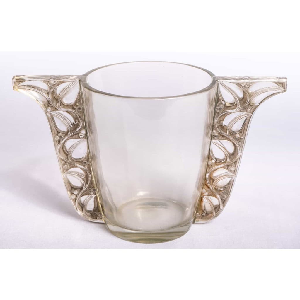 Vase « Honfleur » verre blanc patiné gris de René LALIQUE | Biron Vase "Honfleur" verre blanc patiné gris de René LALIQUE