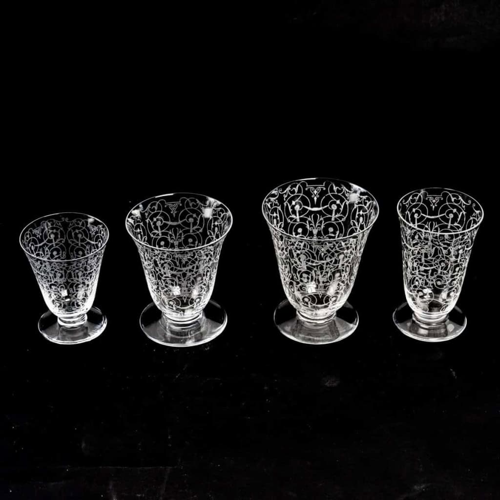 Service « Michel Ange » cristal blanc – 35 Pièces (32 Verres + 2 Carafes + 1 Pichet) de BACCARAT | Biron Service "Michel Ange" cristal blanc - 35 Pièces (32 Verres + 2 Carafes + 1 Pichet) de BACCARAT