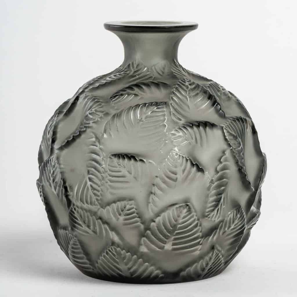 Vase « Ormeaux » verre gris de René LALIQUE | Biron ||||||||