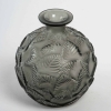 Vase « Ormeaux » verre gris de René LALIQUE | Biron Vase "Ormeaux" verre gris de René LALIQUE