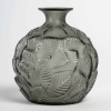 Vase « Ormeaux » verre gris de René LALIQUE | Biron Vase "Ormeaux" verre gris de René LALIQUE
