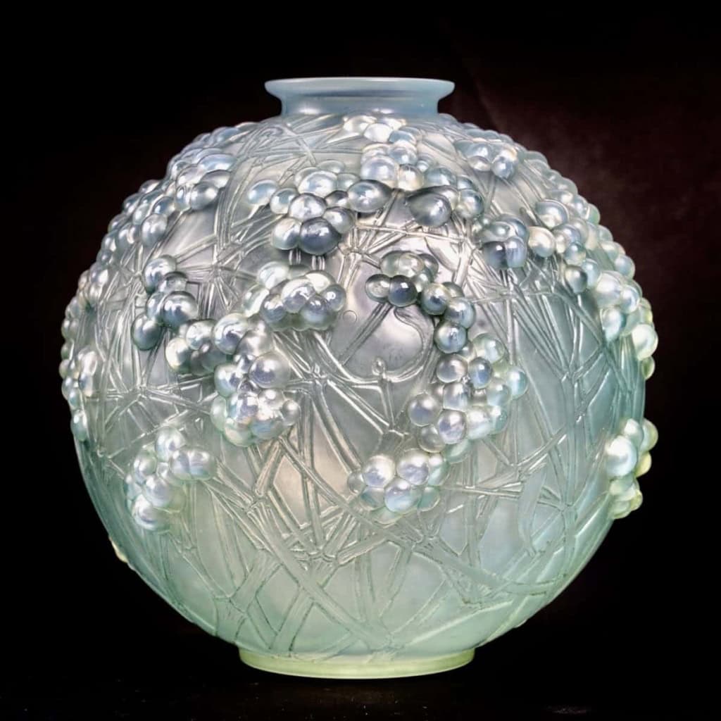Vase « Druide » verre opalescent double couche patiné céladon de René LALIQUE | Biron |||||||