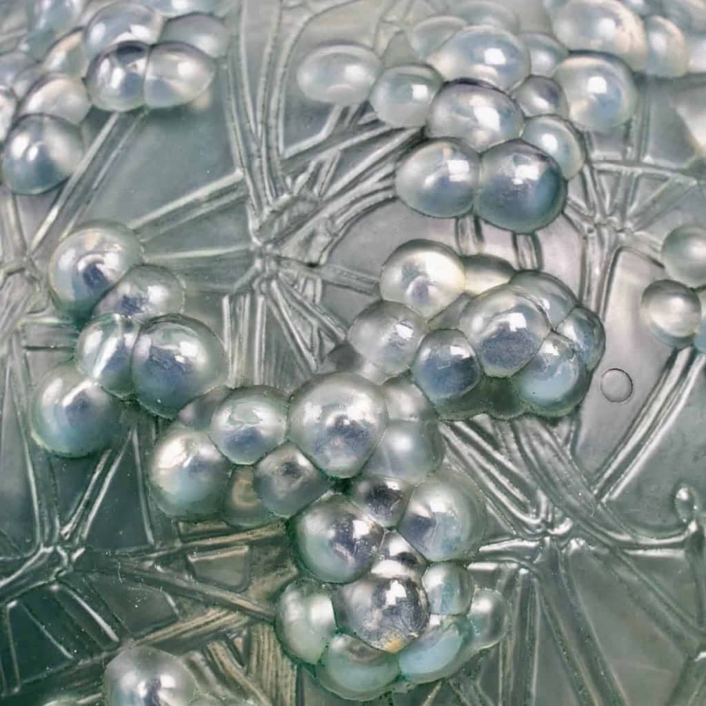 Vase « Druide » verre opalescent double couche patiné céladon de René LALIQUE | Biron Vase "Druide" verre opalescent double couche patiné céladon de René LALIQUE