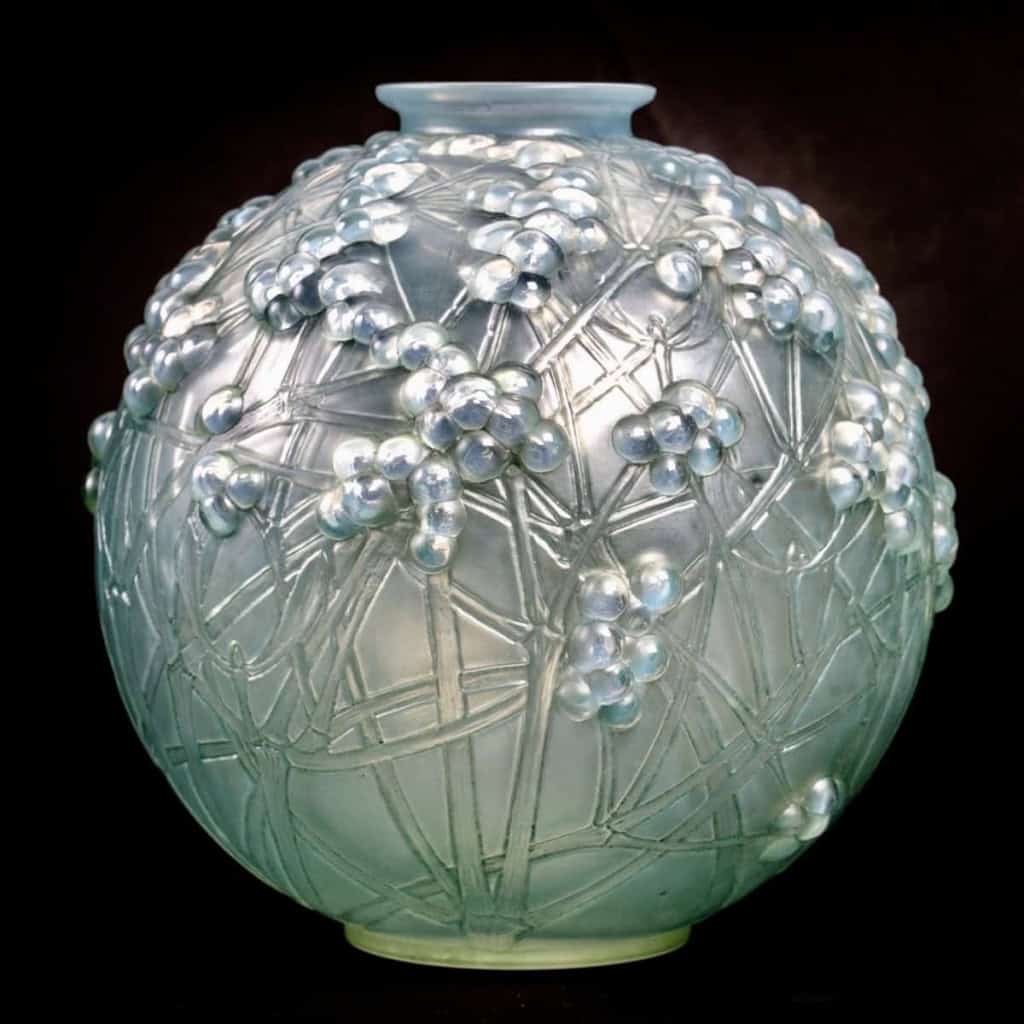 Vase « Druide » verre opalescent double couche patiné céladon de René LALIQUE | Biron Vase "Druide" verre opalescent double couche patiné céladon de René LALIQUE