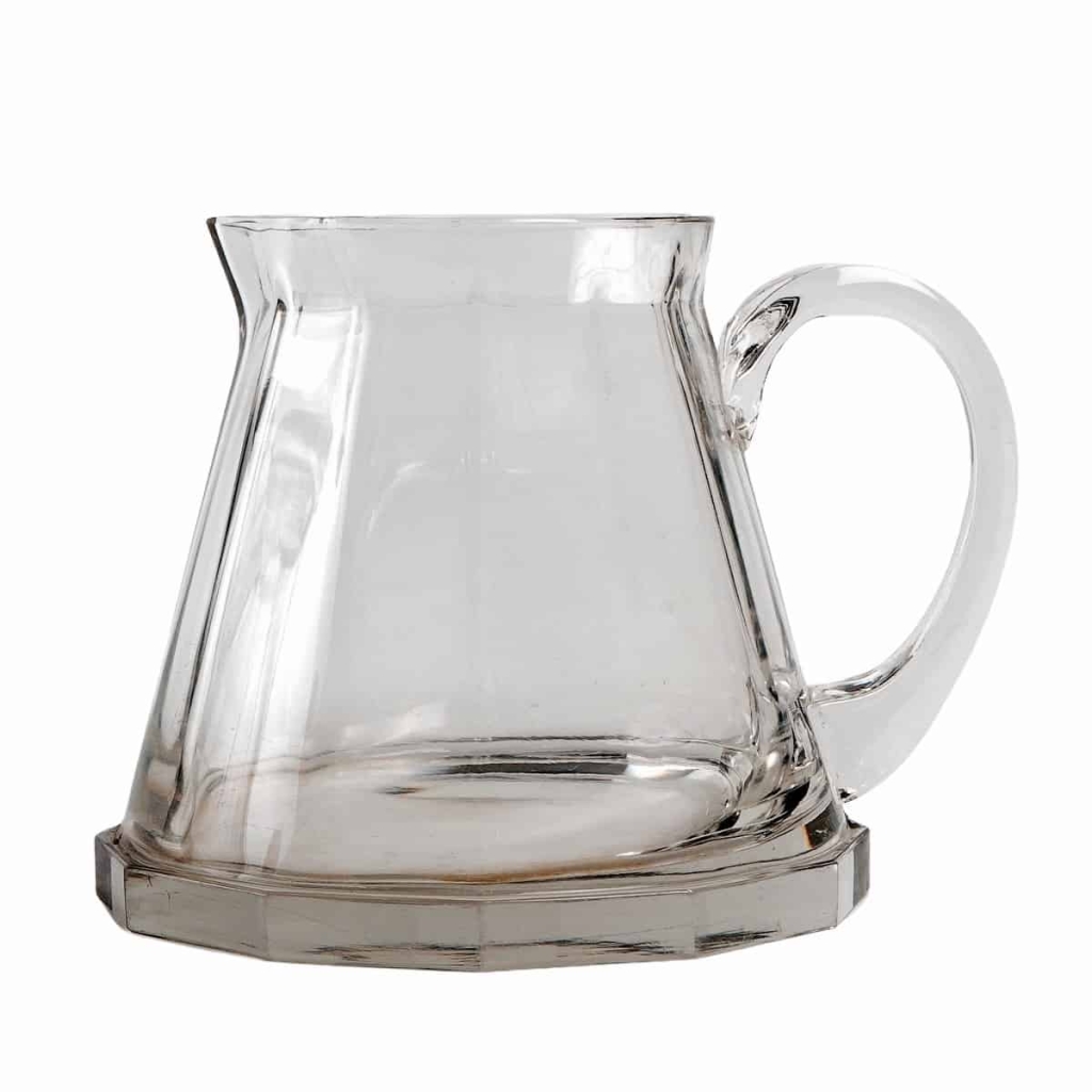 Service « Quincy » – 34 Pièces ( 32 Verres – 1 Carafe – 1 Broc) de René LALIQUE | Biron Service "Quincy" - 34 Pièces ( 32 Verres - 1 Carafe - 1 Broc) de René LALIQUE