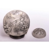 Brûle-Parfum « Raisins » verre blanc émaillé noir d’origne socle bois de René LALIQUE pour ROBJ | Biron Brûle-Parfum "Raisins" verre blanc émaillé noir d'origne socle bois de René LALIQUE pour ROBJ