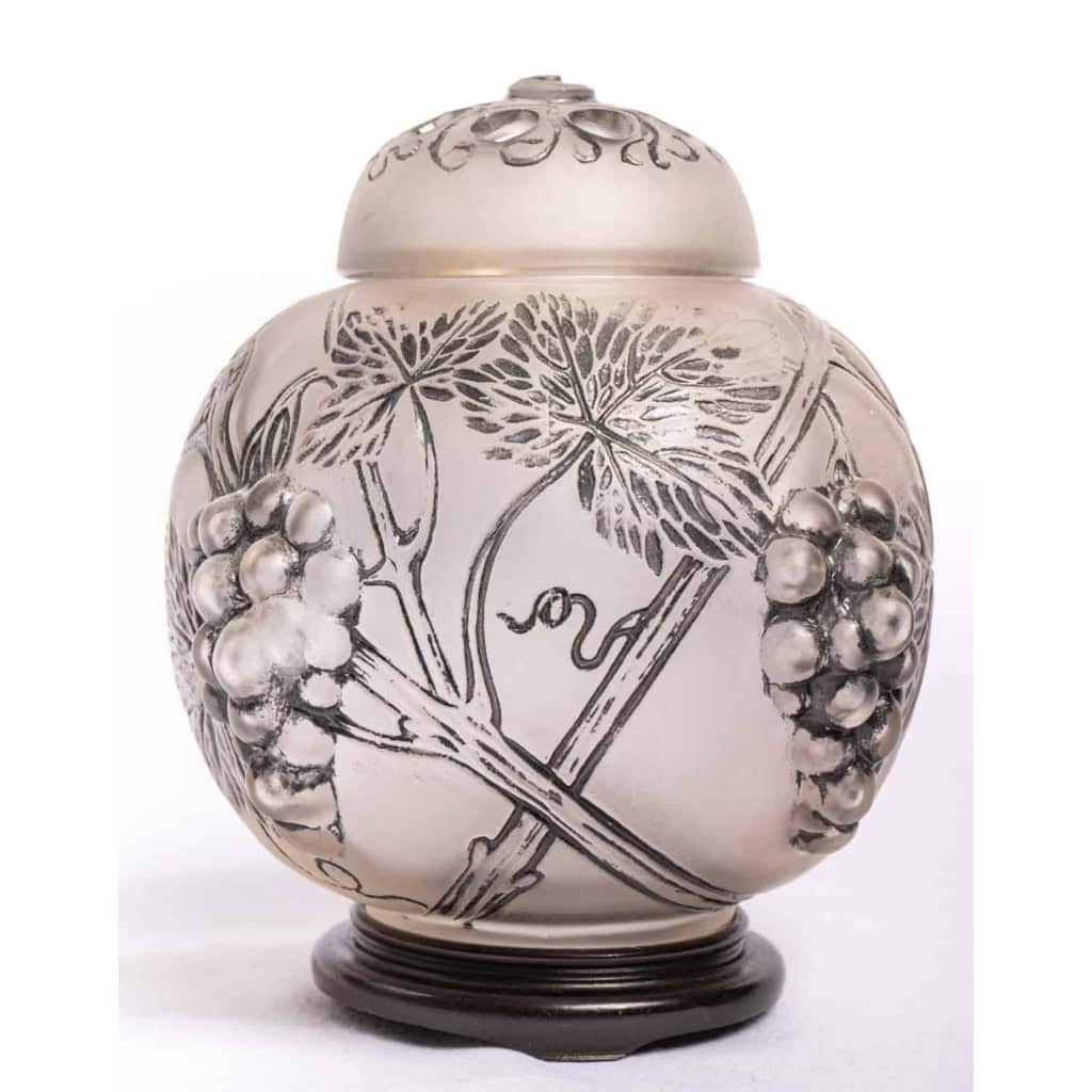 Brûle-Parfum « Raisins » verre blanc émaillé noir d’origne socle bois de René LALIQUE pour ROBJ | Biron Brûle-Parfum "Raisins" verre blanc émaillé noir d'origne socle bois de René LALIQUE pour ROBJ