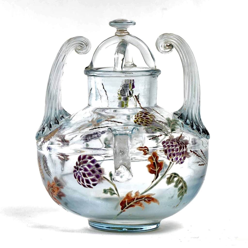 Vase Brûle-Parfums « Vol d’un Lépidoptère parmi des Gaillardes » verre clair de lune émaillé d’Emile Gallé | Biron Vase Brûle-Parfums "Vol d'un Lépidoptère parmi des Gaillardes" verre clair de lune émaillé d'Emile Gallé