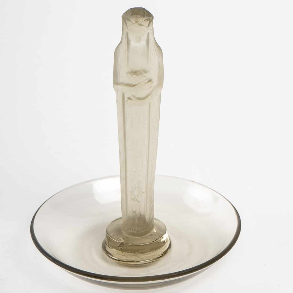 Cendrier Baguier « Statuette de la Fontaine » verre gris topaze de René LALIQUE | Biron Cendrier Baguier "Statuette de la Fontaine" verre gris topaze de René LALIQUE