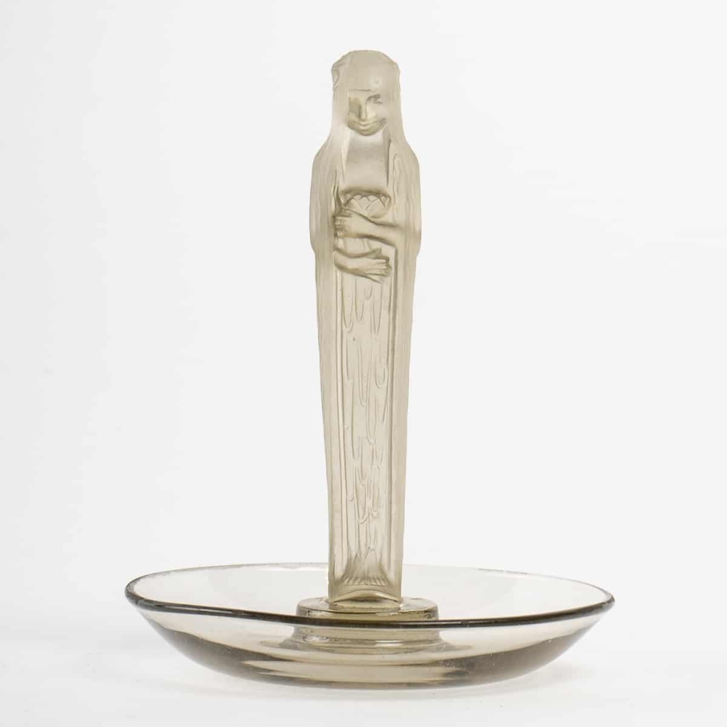 Cendrier Baguier « Statuette de la Fontaine » verre gris topaze de René LALIQUE | Biron Cendrier Baguier "Statuette de la Fontaine" verre gris topaze de René LALIQUE