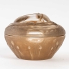 Boîte « Scarabée » verre blanc patiné sépia de René LALIQUE pour L.T PIVER | Biron Boîte "Scarabée" verre blanc patiné sépia de René LALIQUE pour L.T PIVER