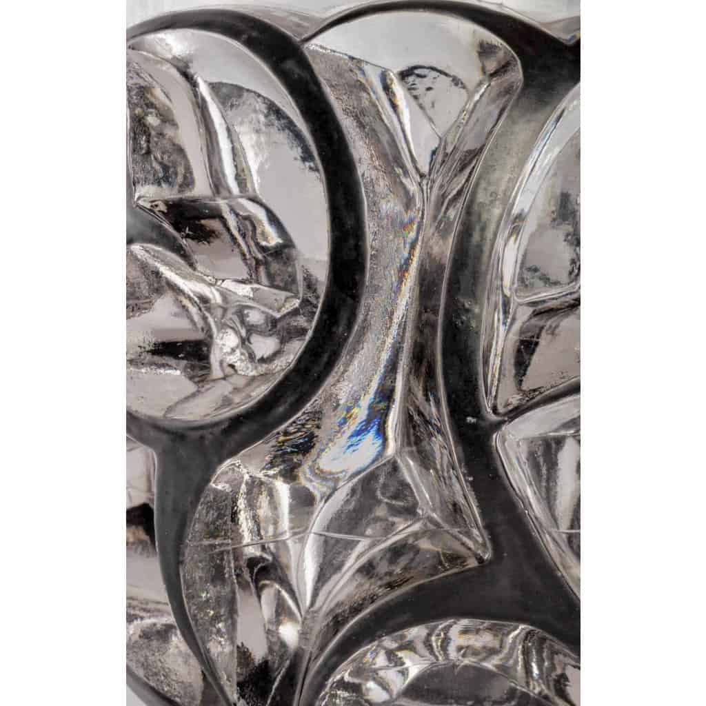 Vase « Tourbillons » verre blanc émaillé noir d’origine de René LALIQUE | Biron Vase "Tourbillons" verre blanc émaillé noir d'origine de René LALIQUE