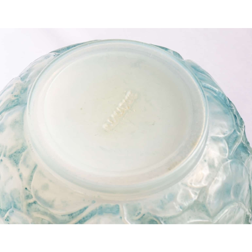 Vase « Monnaie du Pape » verre opalescent double couche patiné bleu de René LALIQUE | Biron Vase "Monnaie du Pape" verre opalescent double couche patiné bleu de René LALIQUE