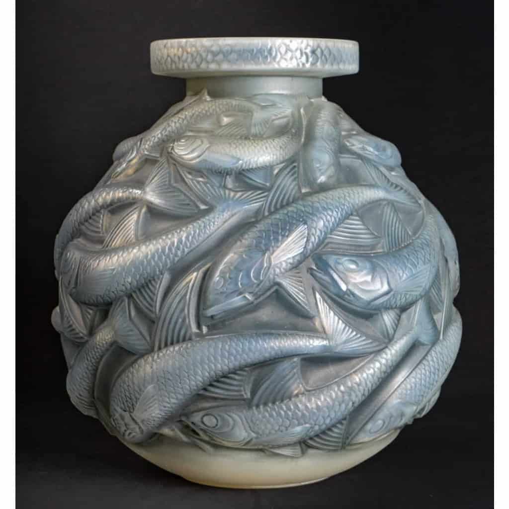 Vase « Salmonides » verre opalescent patiné gris de René LALIQUE | Biron ||||||||||