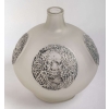 Vase « Quatre Masques » verre blanc patiné gris de René LALIQUE | Biron Vase "Quatre Masques" verre blanc patiné gris de René LALIQUE