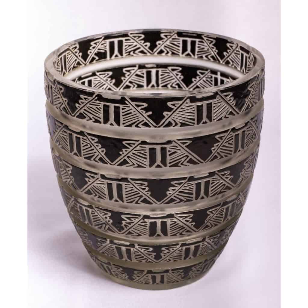 Vase « Lagamar » verre blanc émaillé noir d’origine de René LALIQUE | Biron Vase "Lagamar" verre blanc émaillé noir d'origine de René LALIQUE