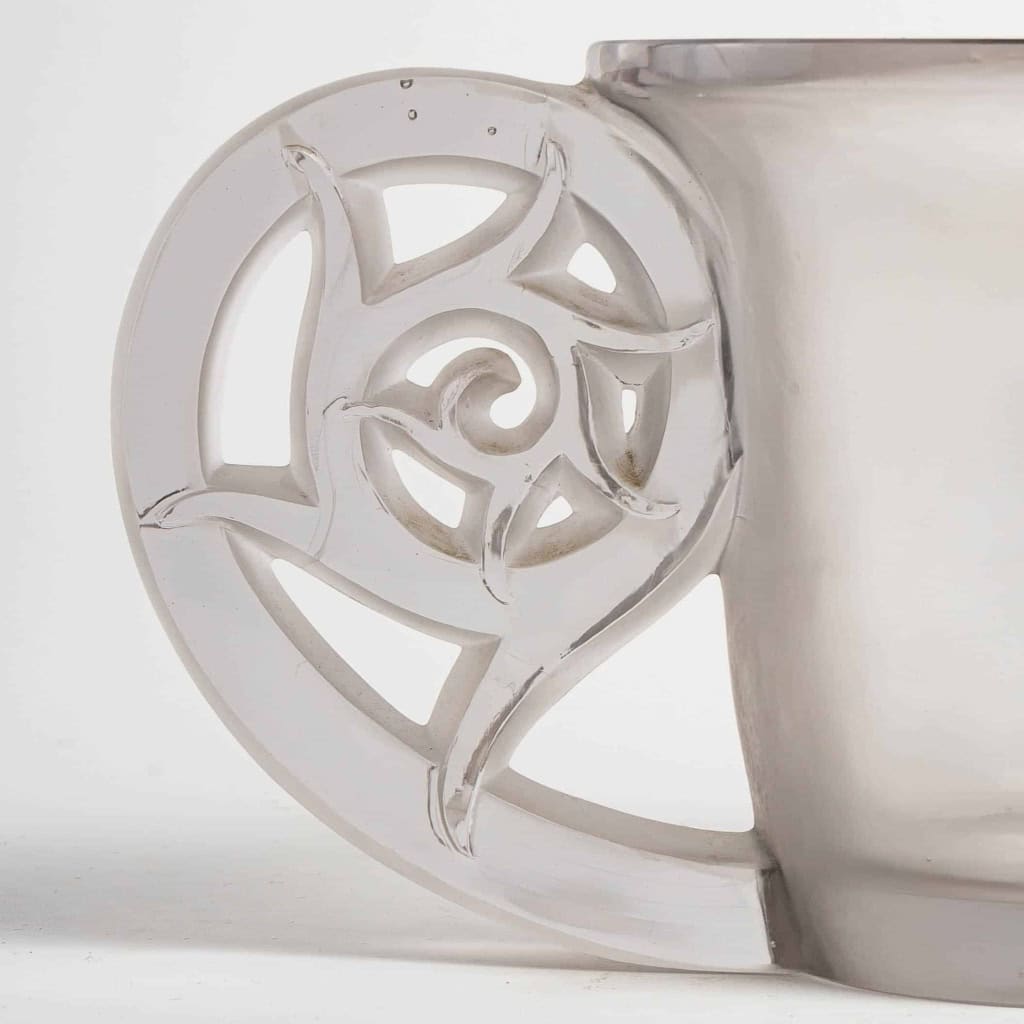 Vase « Pierrefonds » verre blanc satiné à l’acide de René LALIQUE | Biron Vase "Pierrefonds" verre blanc satiné à l'acide de René LALIQUE