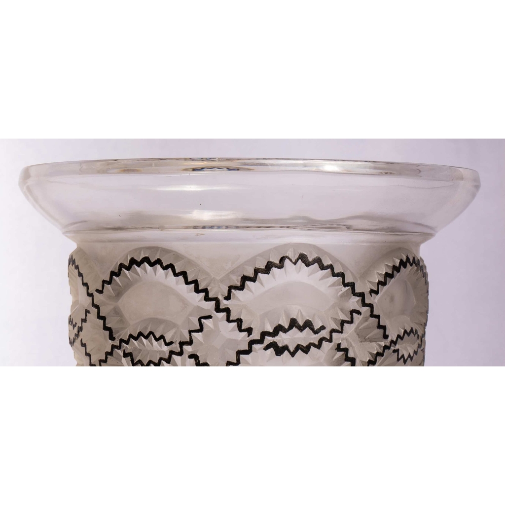 Vase "Guirlandes" verre blanc émaillé noir de René LALIQUE