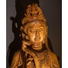 Sculpture chinoise représentant une divinité tenant un scèptre à la main, XIXème | Biron Sculpture chinoise représentant une divinité tenant un scèptre à la main, XIXème