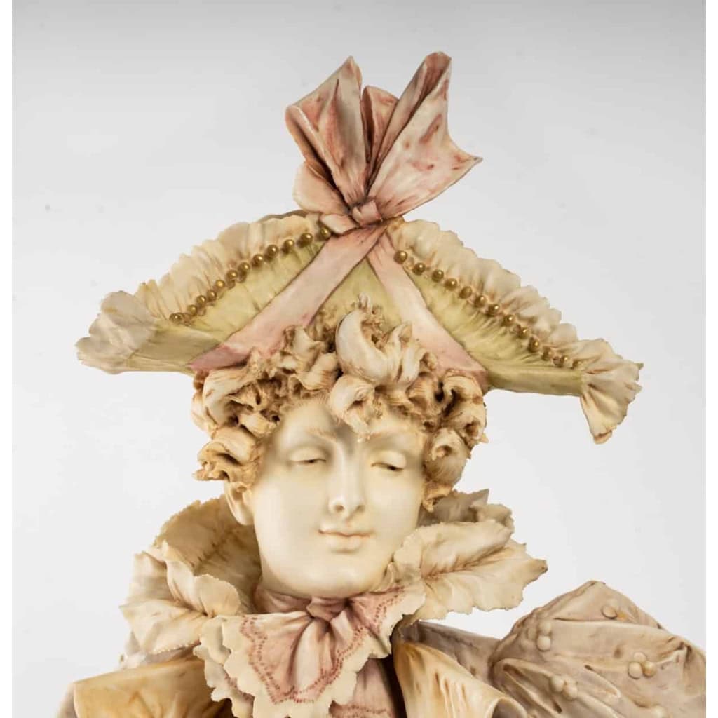 Buste d’une femme élégante à chapeau, fin XIXème | Biron Buste d'une femme élégante à chapeau, fin XIXème