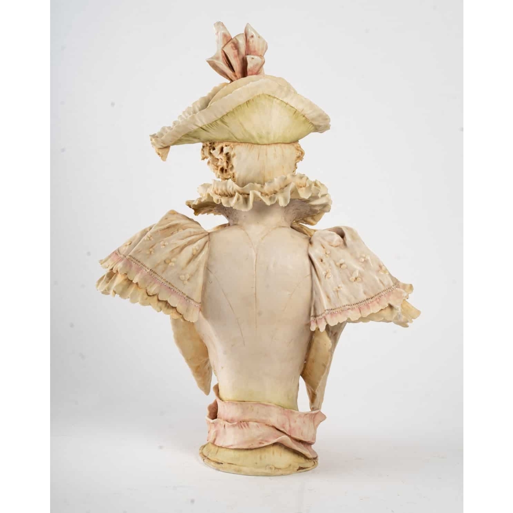 Buste d’une femme élégante à chapeau, fin XIXème | Biron Buste d'une femme élégante à chapeau, fin XIXème