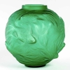 Vase « Formose » verre vert émeraude patiné blanc de René LALIQUE | Biron Vase "Formose" verre vert émeraude patiné blanc de René LALIQUE